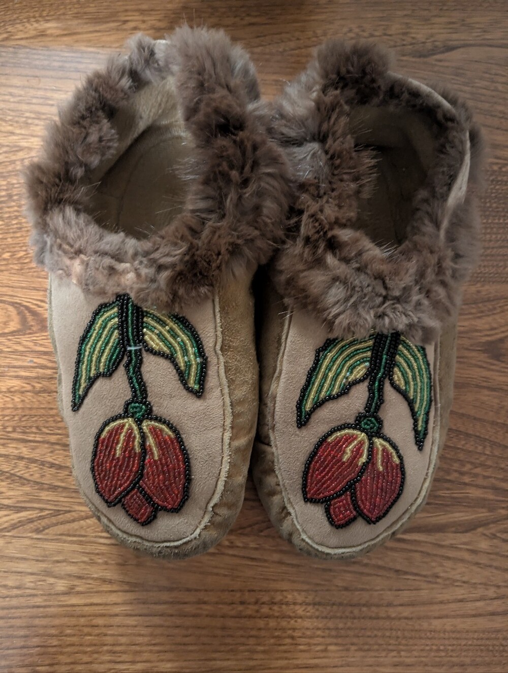 Size 8 Beaded Moccasins With Red Flower And Rabbit Fur Tops